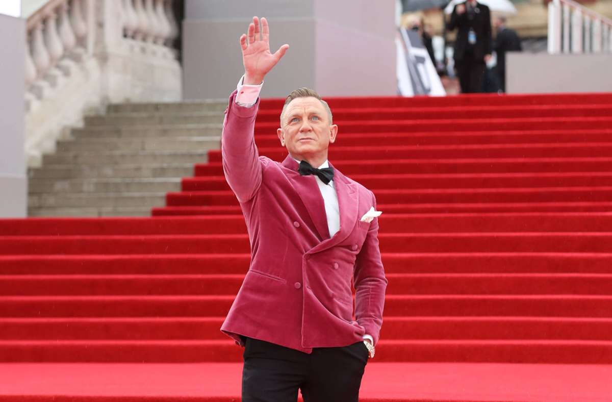 Bond-Darsteller Daniel Craig setzt im September 2021 bei der „No time to die“-Premiere ein modischen Statement. Foto: imago/Matrix