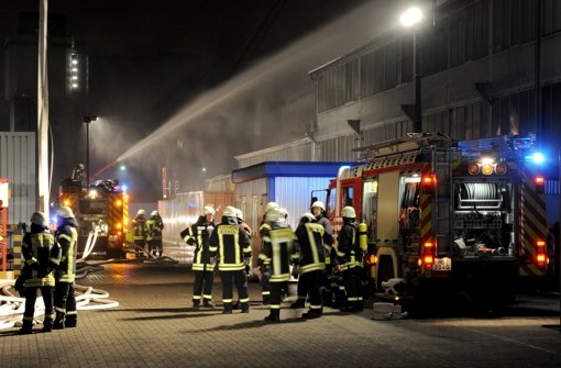 Im Bremer Industriehafen ist in der Nacht zum Sonntag ein Großbrand ausgebrochen. Foto: dpa