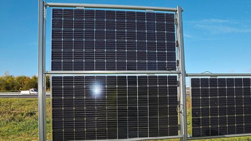 Die  Anlage besteht aus bi-facialen Solarmodulen, hier zu sehen in Aasen. Foto: Winkelmann-Klingsporn