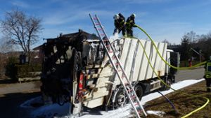 Brand: Müllauto steht in Flammen
