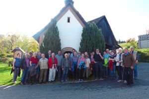 Die Teilnehmer der Kapellen- und Feldkreuzwanderung vor der Benediktenkapelle auf dem Tischneck.  Foto: Bargenda Foto: Schwarzwälder Bote