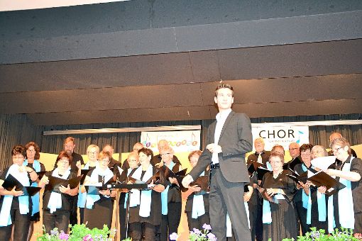 Die Chorgemeinschaft Deißlingen unter der Leitung von Chorleiter Luca Rodrigues.  Fotos: Reinhart Foto: Schwarzwälder-Bote