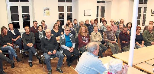 So gut besucht wie selten zuvor ist die Sitzung des Ortschaftsrats Erdmannsweiler, als es um das  Thema Mobilfunkmast geht.  Foto: Hübner Foto: Schwarzwälder-Bote