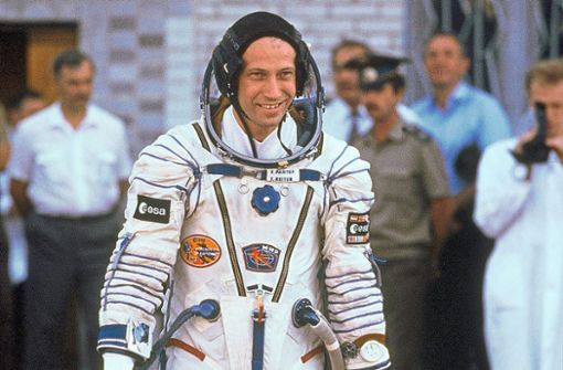 Der Astronaut Thomas Reiter beim Aufbruch zur Euromir 95 Mission – er war damals der erste Deutsche, der einen Weltraumausstieg unternahm.   Foto: ESA – P. Aventurier
