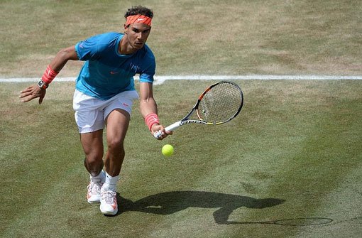 Die Investitionen der Veranstalter haben sich gelohnt: So viele Zuschauer wie noch nie wollten Rafael Nadal auf Rasen beim Weissenhof-Turnier Stuttgart spielen sehen. Foto: dpa