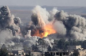 Luftschlag der US-geführten Allianz gegen die IS-Terroristen in Kobane. Foto: dpa