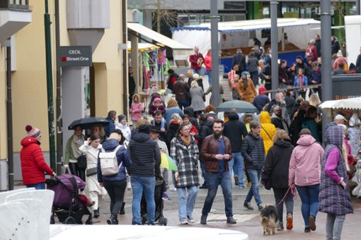 Viele Besucher kamen zum verkaufsoffenen Sonntag nach Schwenningen.  Foto: Rainer Bombardi