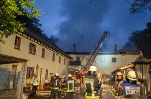 Ein Teil des Gebäudes in Münnerstadt (Landkreis Bad Kissingen) brannte vollständig ab. Foto: dpa/Stefan Weber
