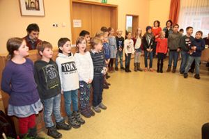 Der Schulchor der Grundschule Mühlen singt bei der Seniorenadventsfeier. Foto: Tischbein Foto: Schwarzwälder Bote
