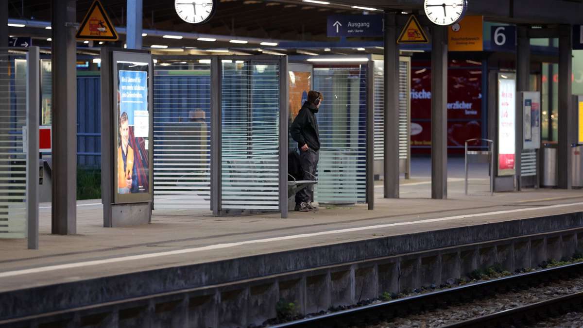 Tarifstreit bei der Bahn: Erneute Warnstreiks am Freitag legen Zugverkehr lahm