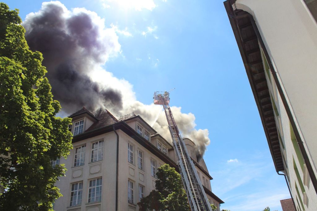 Nach dem Brand in einem Fabrikgebäude in Schwenningen geht die Polizei von Brandstiftung aus.