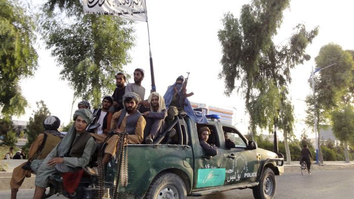 Taliban verkünden im Präsidentenpalast   ihren „Sieg“