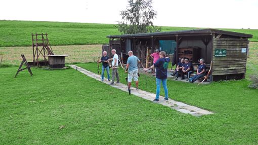 Die Jagd- und Langbogengruppe aus Mötzingen freut sich über Zuspruch. Foto: Trommer Foto: Schwarzwälder Bote