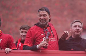 Jürgen Klopp zeigte sich bei der Parade in Liverpool emotional. Foto: dpa/Zac Goodwin