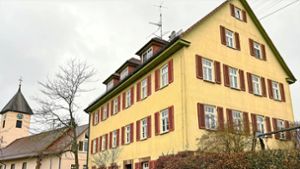 Im alten Schönbronner Schulhaus wird weiterer Wohnraum geschaffen. Foto: Priestersbach