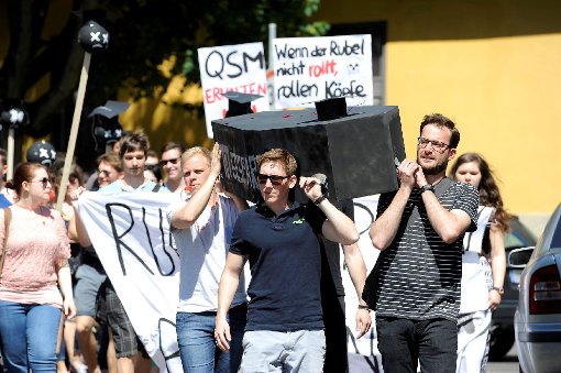 An der Uni Hohenheim machen Studenten durch Plakate und Aktionen auf die finanzielle Not der Hochschulen im Land aufmerksam. Foto: www.7aktuell.de | Oskar Eyb