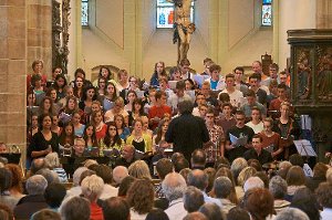 Aug’ in Aug’ mit den Zuhörern: der imposante Chor der Waldorfschule.  Foto: Schule Foto: Schwarzwälder-Bote
