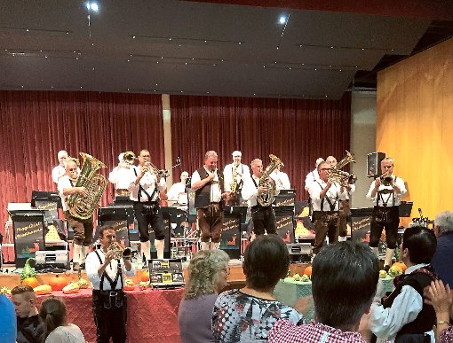 20 Jahre Bühnenpräsenz feierten die Nagoldtal Musikanten dieses Jahr und schlossen die Saison mit einem Konzert in Emmingen ab.   Repro: Feinler Foto: Schwarzwälder-Bote