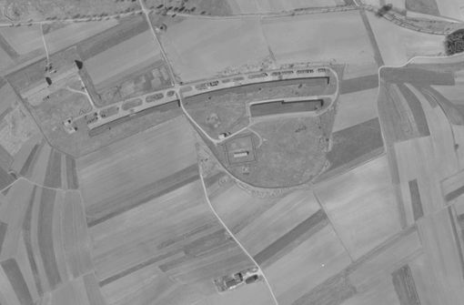 Auf der Luftaufnahme des Geländes aus dem Jahr 1968 sind die letzten Gebäude des Kasernengeländes zu sehen. Foto: Landesarchiv/StAL/EL68IX-15523