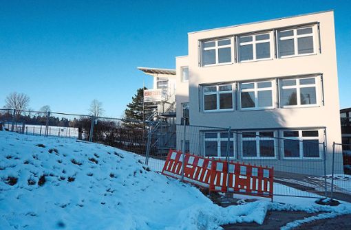 Die Ludwig-Uhland-Schule wurde inzwischen erweitert. In diesem Jahr steht eine grundlegende Sanierung an. Foto: Krokauer