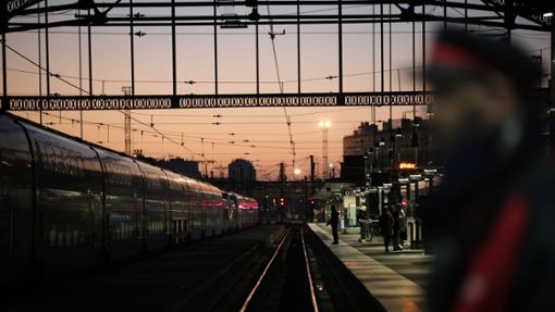 Messerattacke am Pariser Bahnhof (Archivbild) Foto: dpa/Christophe Ena