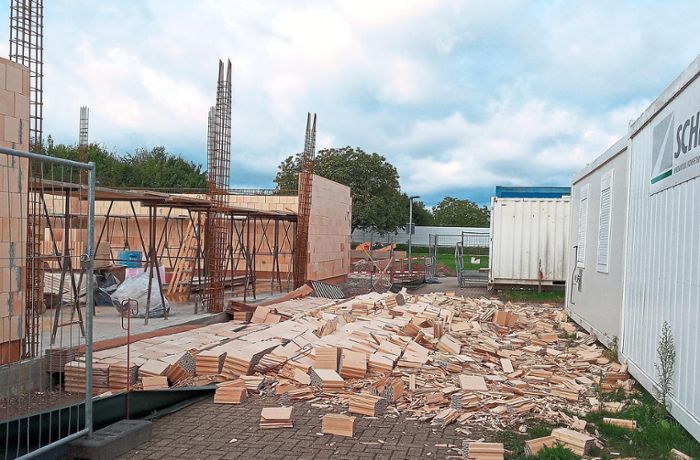 Bauunglück in Ringsheim: Mauer am neuen Feuerwehrhauses stürzt ein