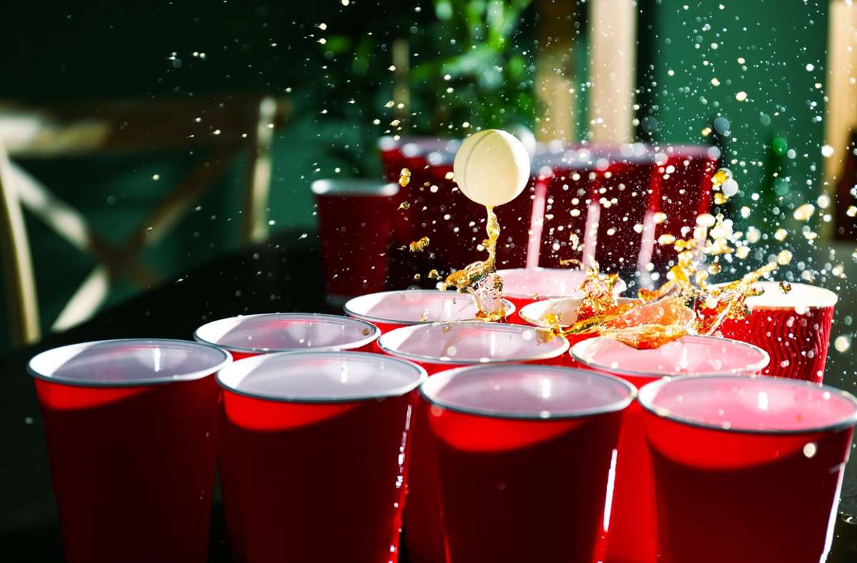 Soll Beer-Pong zum Ligasport werden? Die Interessierten stehen offenbar Schlange. (Symbolfoto) Foto: Pixel-Shot/ Shutterstock