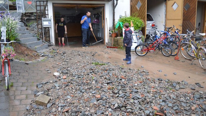 Fischbach: Starkregen flutet Garagen und Keller