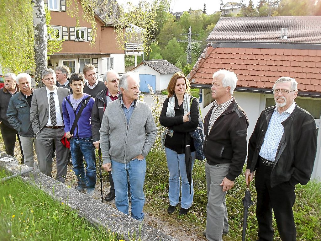 Die Freudenstädter SPD lässt sich von Ortsvorsteher Günter Züfle (Zweiter von rechts) durch Musbach führen. Foto: SPD Foto: Schwarzwälder-Bote