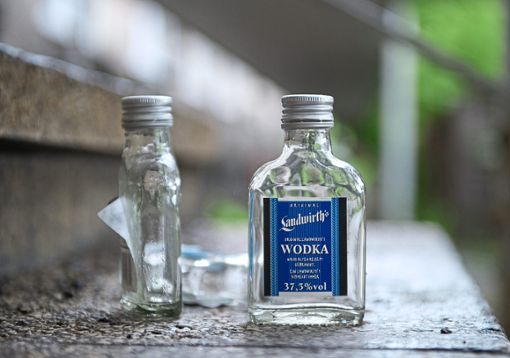 Hochprozentiges wie Wodka ist für Minderjährige strikt verboten – trotzdem wird Schnaps immer wieder auch an Jugendliche verkauft.  Foto: Symbolfoto: Stache