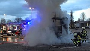 Lkw-Zugmaschine geht in Mahlberg in Flammen auf