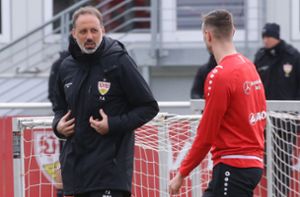 Intensiver Austausch: Trainer Pellegrino Matarazzo (li.) und Stürmer Sasa Kalajdzic. Foto: Baumann/Hansjürgen Britsch