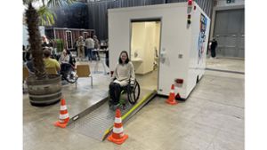 Menschen mit Behinderung können nun auch auf Festen rund um die Uhr die „Toilette für Alle“ nutzen. Foto: Alexander Blessing