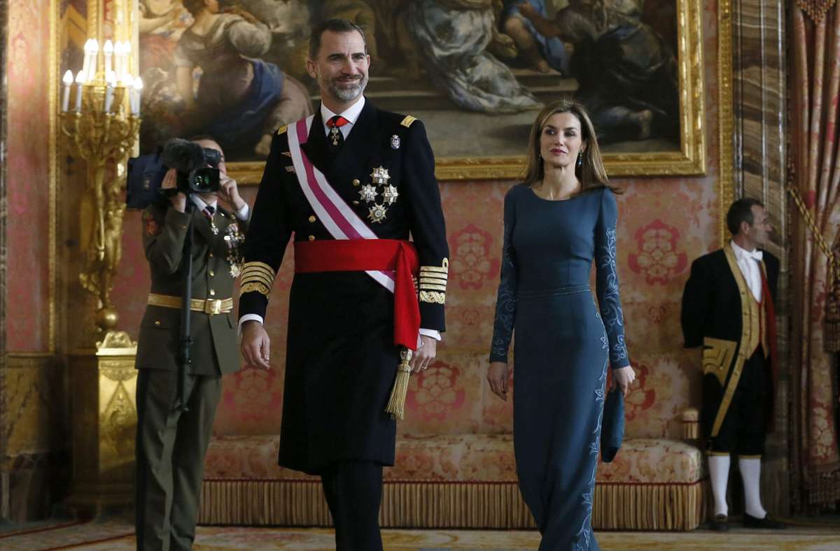 König Juan Carlos und  Königin Letizia führen eine Beziehung auf Augenhöhe: Auch wenn der 1,95 Meter große Monarch seine Frau körperlich überragt.