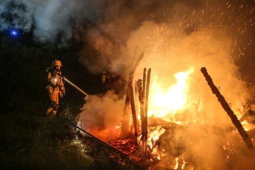 Ein 15-Jähriger soll rund um Schömberg mehrere Brände gelegt haben. (Symbolfoto) Foto: Marc Eich