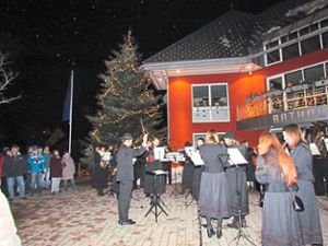 Die Musiker des Musikvereins Kurkapelle geben ihr traditionelles Platzkonzert zu Heiligabend.  Foto: Kammerer Foto: Schwarzwälder Bote