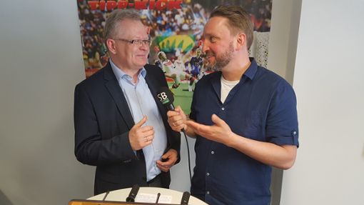 Geballte Fußballkompetenz: Chefredakteur Hans-Peter Schreijäg und Reporter Frank Campos.  Foto: Schreider