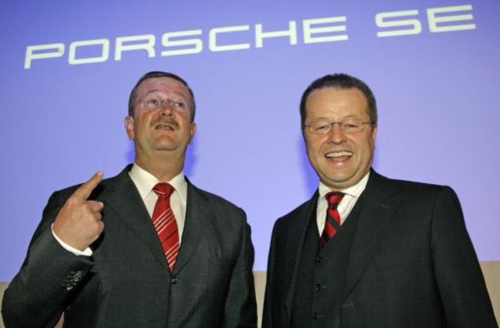 Nach dem gescheiterten Übernahmeversuch bei VW werden die Ex-Porsche-Vorstände Wendelin Wiedeking und Holger Härter wegen Aktienkursmanipulation angeklagt. Foto: dpa