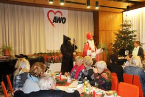 Auch der Nikolaus und sein Knecht Ruprecht kamen zur Weihnachtsfeier der AWO. Foto: Alber Foto: Schwarzwälder Bote