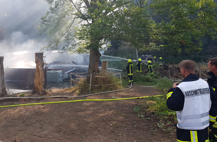 Feuerwehreinsatz bei Sulz: Stallgebäude geht in Flammen auf