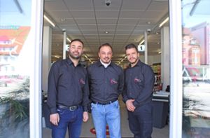 Die Geschäftspartner Ali Hassoun (von links), Gercek Civelek und Metzgermeister Edis Mulla. Foto: Pia Ziegler/Pia Ziegler