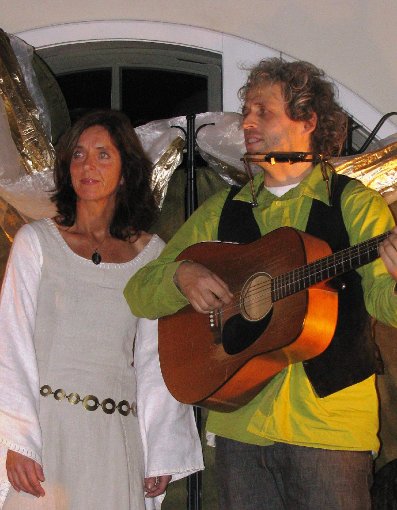 Märchenerzählerin Jutta Scherzinger mit Musiker Wolfgand Rogge beim Dunninger Forum.  Foto: privat Foto: Schwarzwälder-Bote