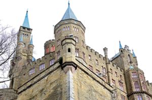 Am Tag des Begräbnisses von Königin Elizabeth II. soll auf der Burg Hohenzollern die britische Fahne auf Halbmast wehen. Foto: Weißbrod
