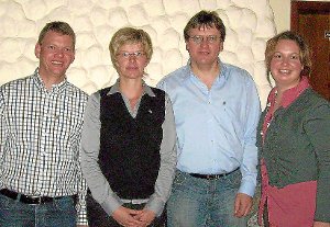 Die Vorsitzende des Musikvereins Rötenbach, Julia Blatter (rechts) konnte langjährige Mitglieder auszeichnen, von links: Martina Fehrenbach, Petra Pacher und Rudolf Groß.   Foto: Bächle Foto: Schwarzwälder-Bote