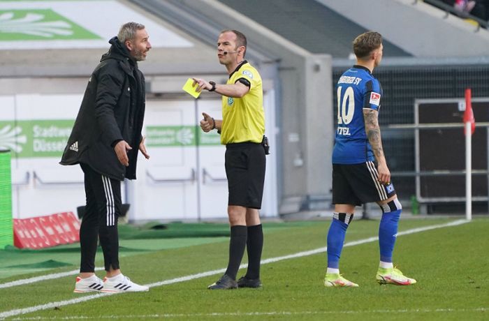 VfB Stuttgart in der Relegation: Drei Stammspielern des HSV droht eine Gelbsperre