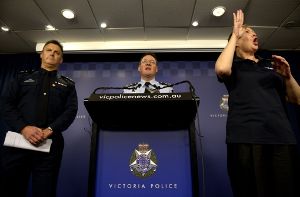 Wieder nimmt die Polizei in Australien einen Teenager unter Terrorverdacht fest. Er soll Bomben gebastelt und Anschläge geplant haben. Foto: AAP