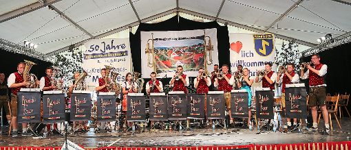 Die jungen Musiker von Böhmisch’s Feuer wollen in Harthausen so richtig Stimmung machen. Foto: Veranstalter Foto: Schwarzwälder-Bote