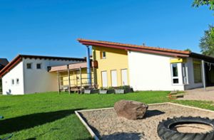 Auf der Grünfläche des Kindergartens Sonnenschein in Pfalzgrafenweiler soll ein Erweiterungsbau entstehen. Foto: Stadler