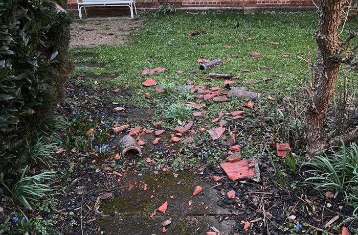 Unwetter in Rottweil: Orkanböen holen Ziegel von den Dächern –  viele Schäden