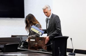 Die Staatsanwaltschaft hatte eine Verurteilung Renners (rechts) wegen sexueller Nötigung einer Kollegin gefordert. Foto: Lichtgut/Julian Rettig